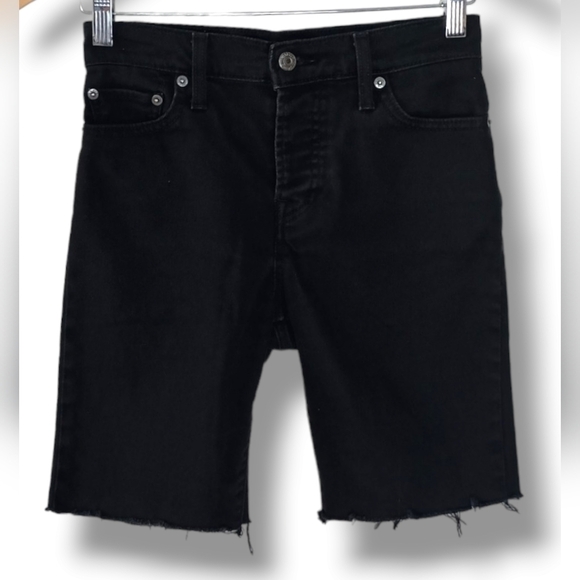 Levi's Raw Hem Midi Short in Black - Picture 2 of 9